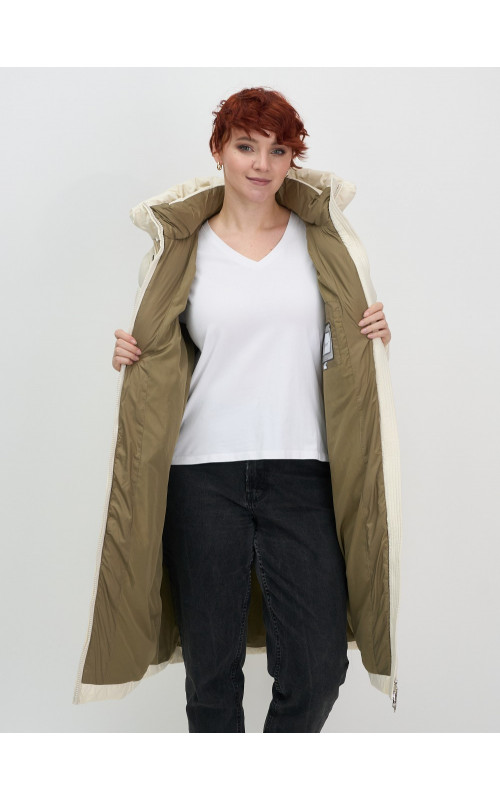 Длинный пуховик для женщин с капюшоном.