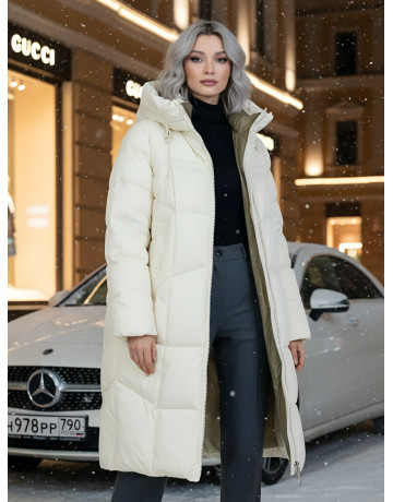 Длинный пуховик для женщин с капюшоном.