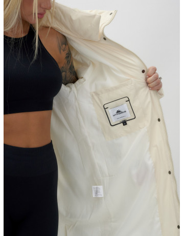 Тёплый женский пуховик с капюшоном до колена.