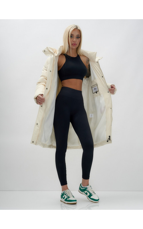 Тёплый женский пуховик с капюшоном до колена.