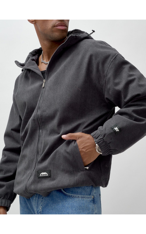 Мужская демисезонная куртка: стиль и комфорт.