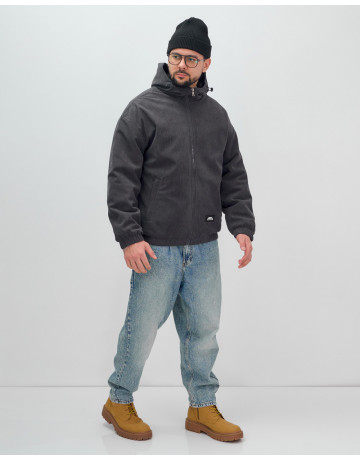 Мужская демисезонная куртка: стиль и комфорт.