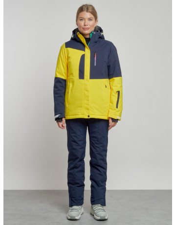 Женский горнолыжный костюм для зимних видов спорта.