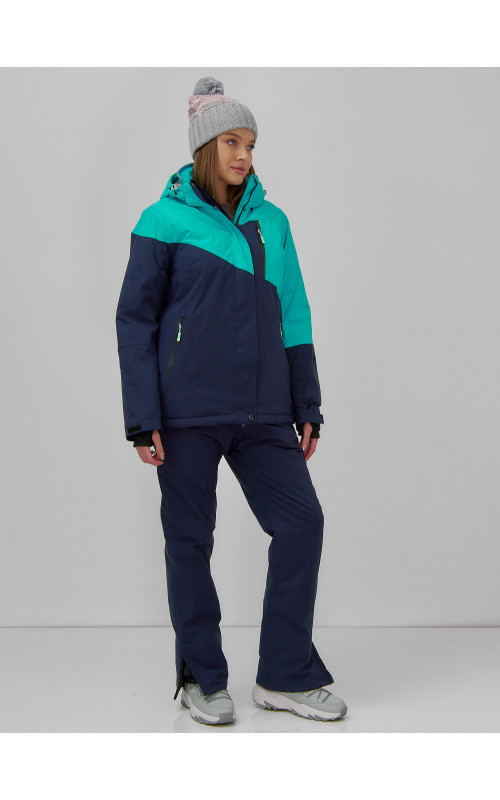 Женский горнолыжный костюм для активного отдыха.