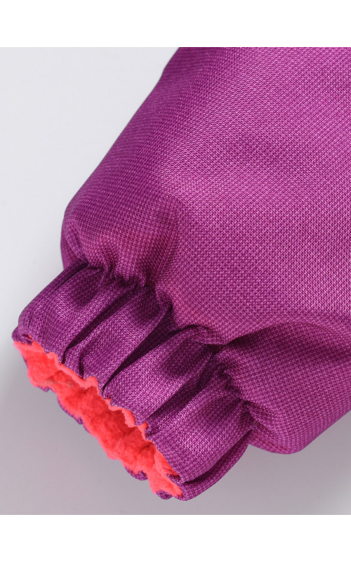 Зимний комбинезон для девочек для активных зимних игр.