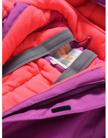 Зимний комбинезон для девочек для активных зимних игр.