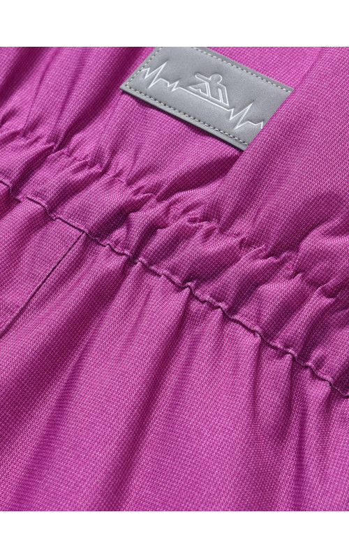 Зимний комбинезон для девочек для активных зимних игр.