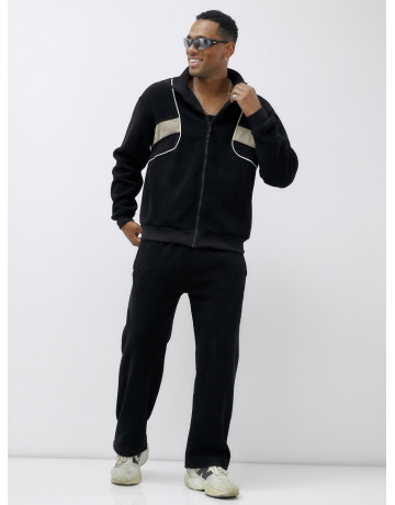 Утеплённый спортивный костюм для мужчин.