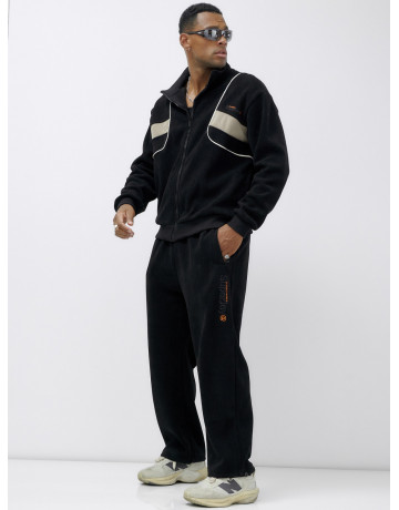 Утеплённый спортивный костюм для мужчин.