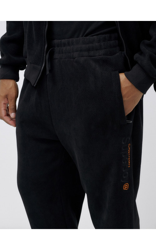 Утеплённый спортивный костюм для мужчин.