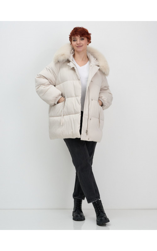 Пуховик с мехом песца, элегантный и стильный, для зимы 2025.