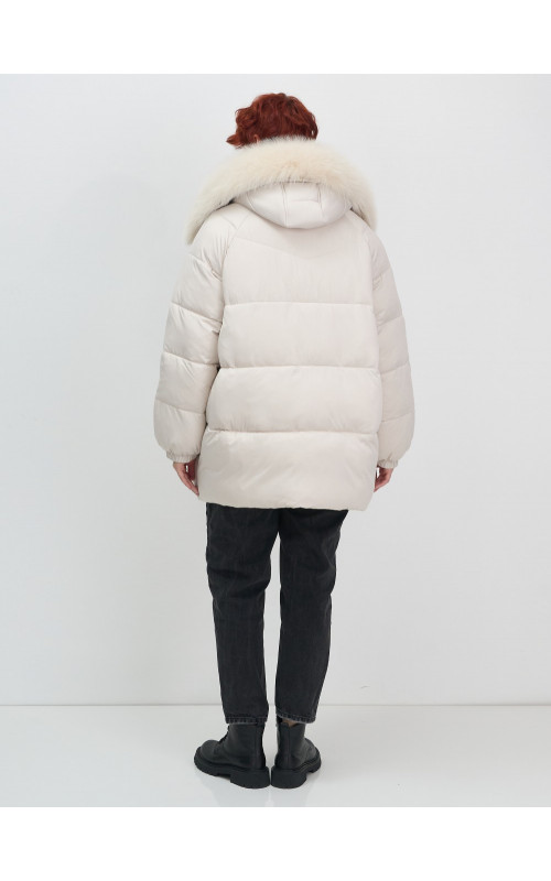Пуховик с мехом песца, элегантный и стильный, для зимы 2025.