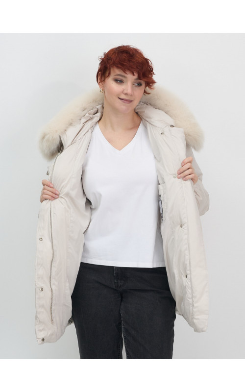 Пуховик с мехом песца, элегантный и стильный, для зимы 2025.