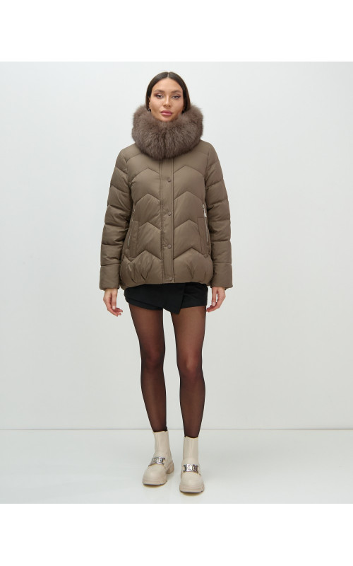 Пуховик для городской леди с мехом песца, защита от влаги и ветра.