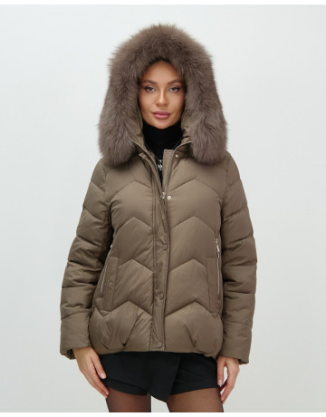 Пуховик для городской леди с мехом песца, защита от влаги и ветра.