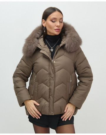 Пуховик для городской леди с мехом песца, защита от влаги и ветра.