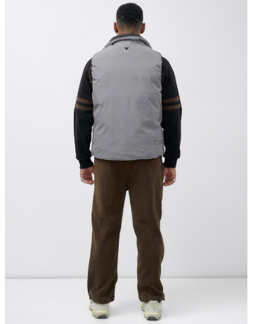 Мужская утеплённая жилетка для активного отдыха и повседневной носки.