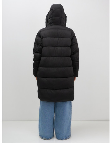 Длинный зимний пуховик для женщин с капюшоном.