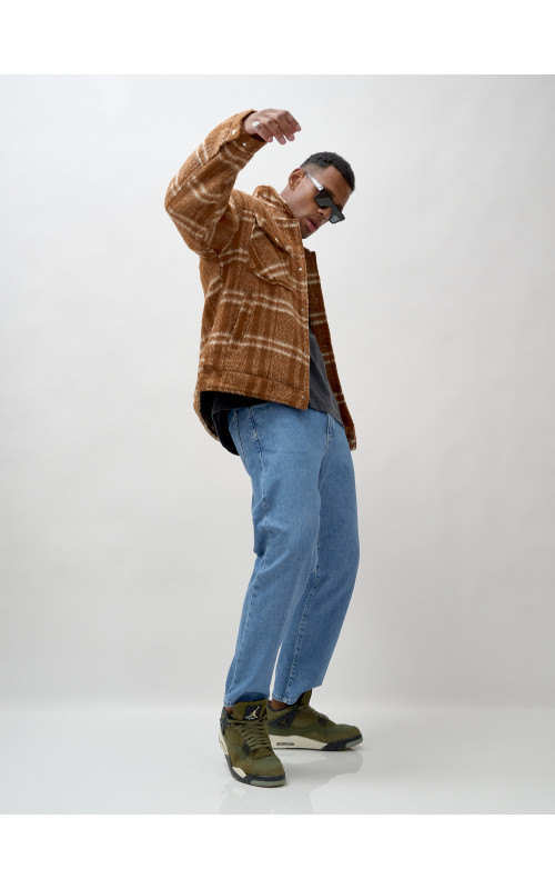 Мужская рубашка из шерсти прямого кроя с флисовой подкладкой.