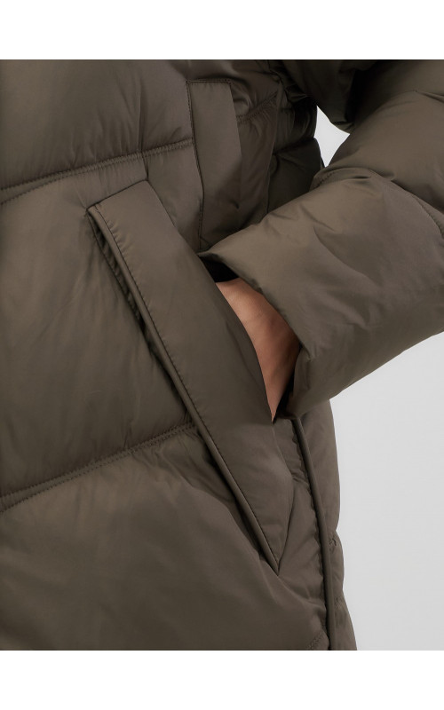 Длинный зимний пуховик премиум-класса с мехом песца