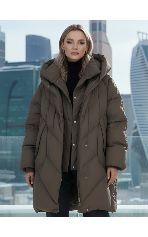 Длинный женский пуховик для зимы.