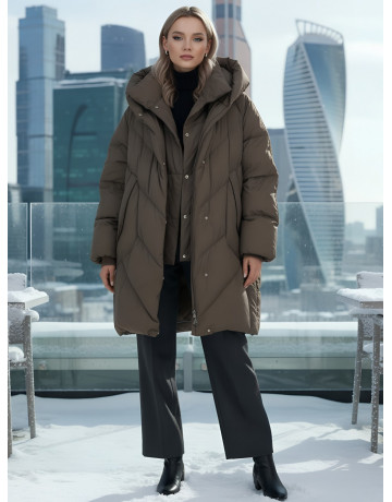 Длинный женский пуховик для зимы.