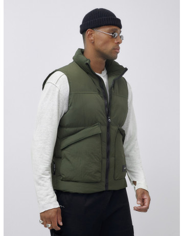 Мужской стеганый зимний жилет для активного отдыха.