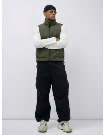 Мужской стеганый зимний жилет для активного отдыха.