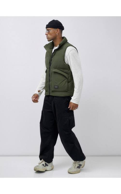 Мужской стеганый зимний жилет для активного отдыха.