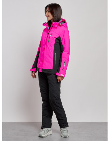 Женский горнолыжный костюм для активных зимних развлечений.