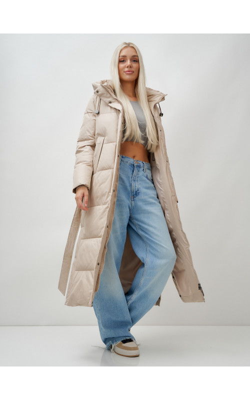 Тёплый женский пуховик с поясом и капюшоном.