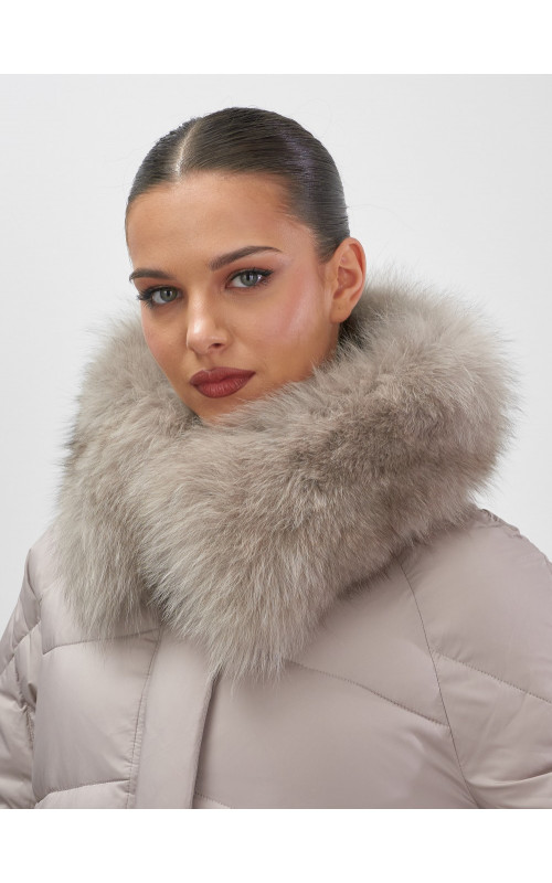 Пуховик с мехом песца для женщин, удлинённый силуэт.