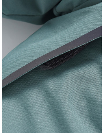 Парка для мальчика зимняя с внутренними лямками.