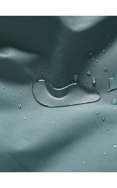 Парка для мальчика зимняя с внутренними лямками.