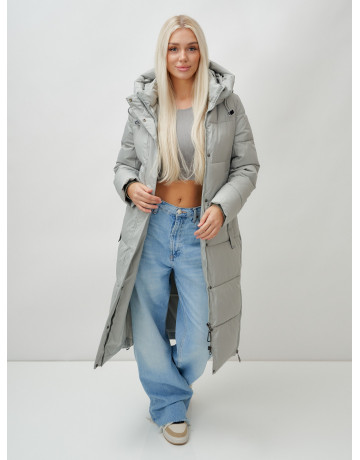 Зимний женский пуховик с капюшоном.