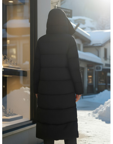 Длинный зимний пуховик для женщин с капюшоном.