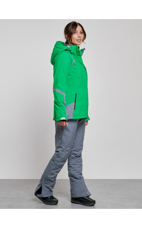 Женский горнолыжный костюм для зимних видов спорта.