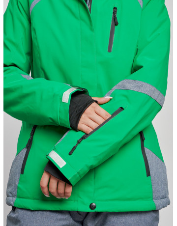 Женский горнолыжный костюм для зимних видов спорта.