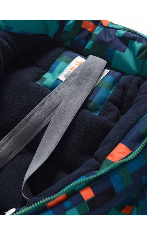 Зимний комбинезон для мальчика: активный отдых и безопасность