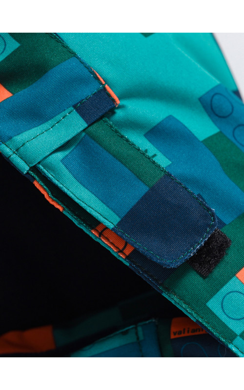 Зимний комбинезон для мальчика: активный отдых и безопасность