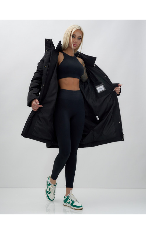 Тёплый женский пуховик до колена с капюшоном.