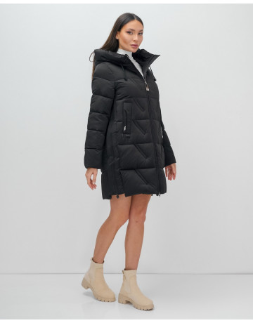 Женская зимняя куртка с капюшоном для холодной погоды.