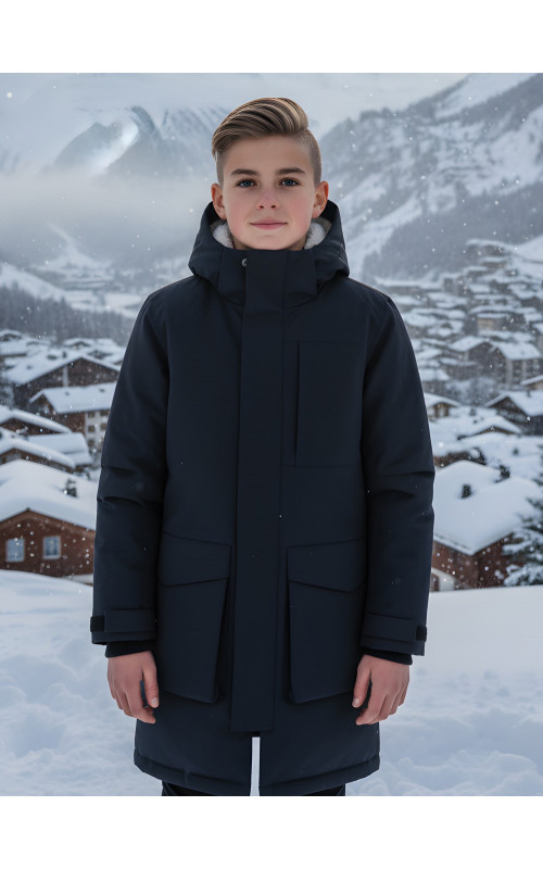 Зимняя парка для мальчика-подростка тёплая и практичная.