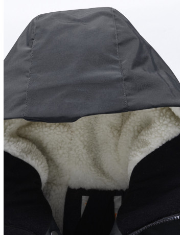 Зимняя парка для мальчика-подростка тёплая и практичная.