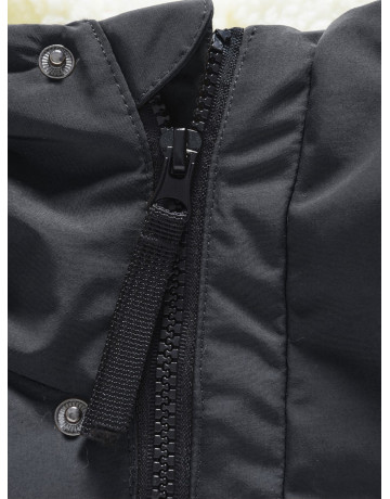 Зимняя парка для мальчика-подростка тёплая и практичная.