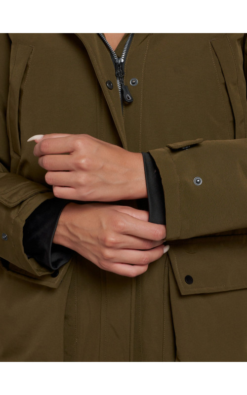 Женская зимняя парка для активного отдыха.