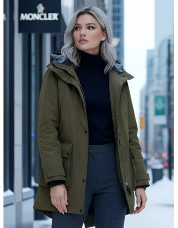 Женская зимняя парка для активного отдыха.