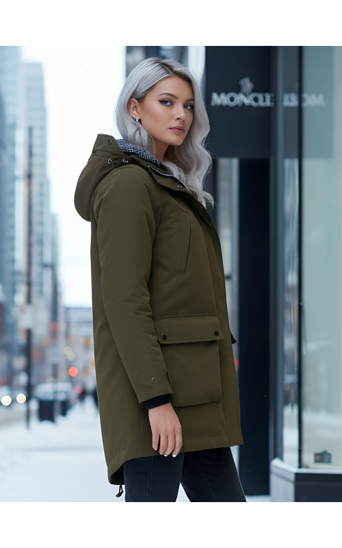 Женская зимняя парка для активного отдыха.