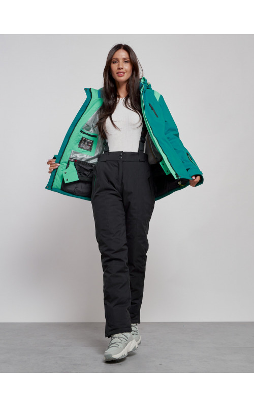 Женский горнолыжный костюм для зимних прогулок и спорта.