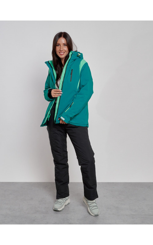 Женский горнолыжный костюм для зимних прогулок и спорта.